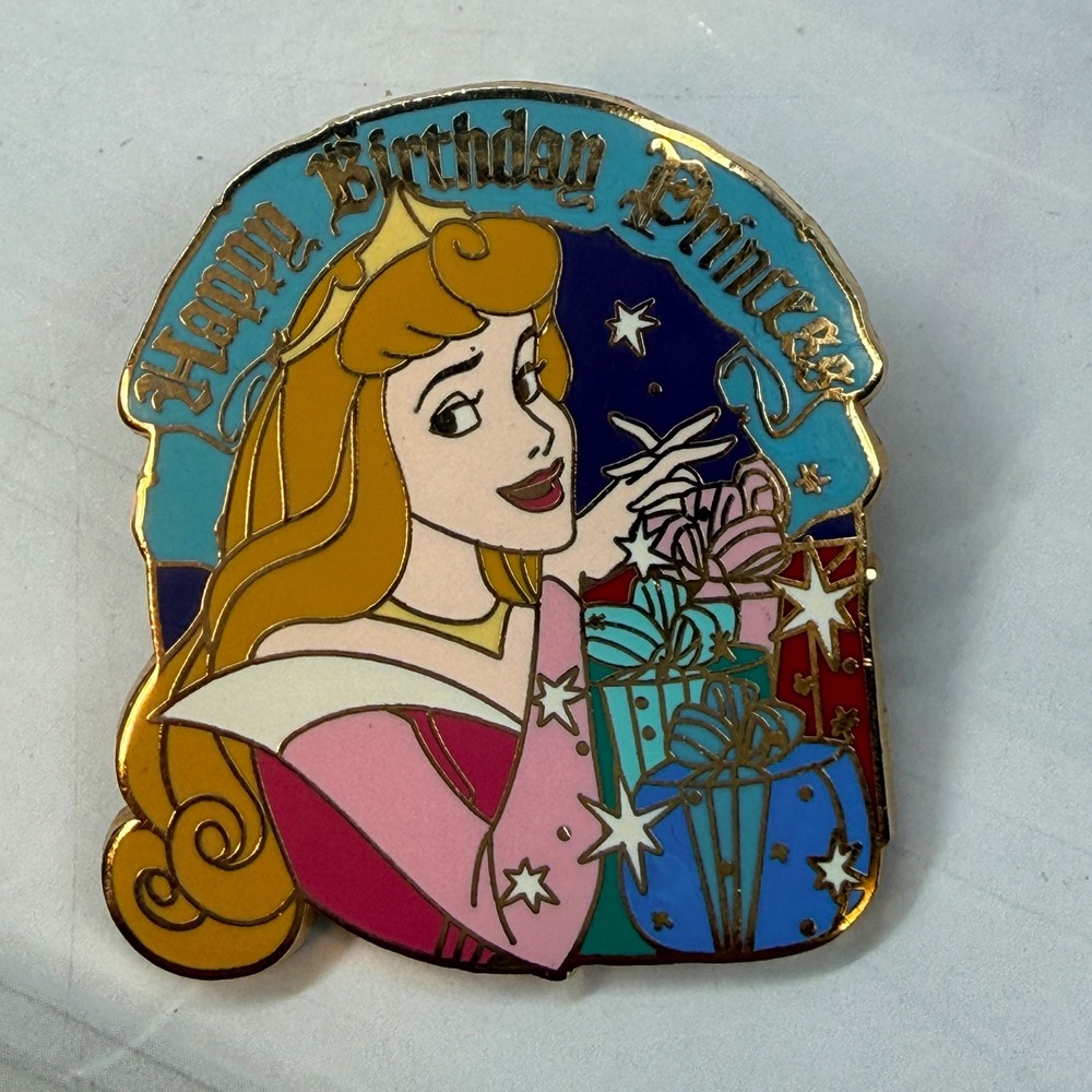 Disney Pin 2004 Sleeping Beauty Aurora Happy Birthday Princess Gold Tone Enamel